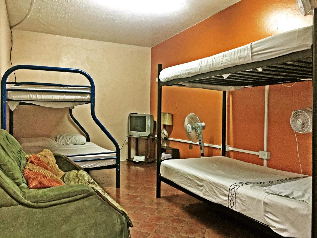 Hostel Trotamundos Alajuela Exterior photo